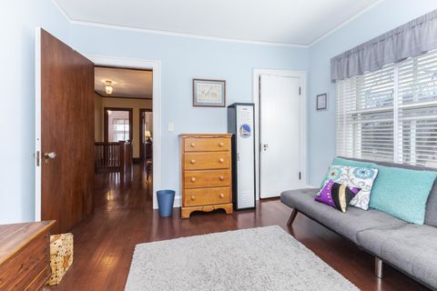 Tiny photo for 1926 E Oakland Avenue, Bloomington, IL 61701 (MLS # 12570329)