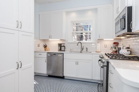 Tiny photo for 1926 E Oakland Avenue, Bloomington, IL 61701 (MLS # 12570329)