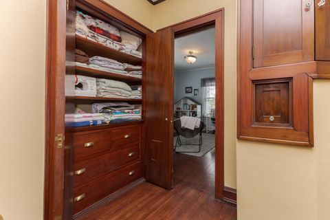 Tiny photo for 1926 E Oakland Avenue, Bloomington, IL 61701 (MLS # 12570329)