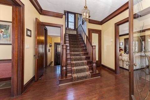 Tiny photo for 1926 E Oakland Avenue, Bloomington, IL 61701 (MLS # 12570329)