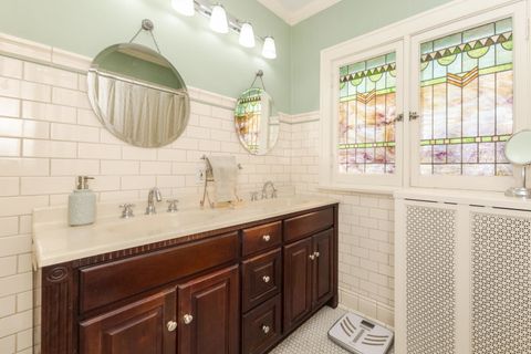 Tiny photo for 1926 E Oakland Avenue, Bloomington, IL 61701 (MLS # 12570329)