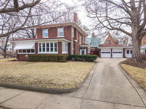 Tiny photo for 1926 E Oakland Avenue, Bloomington, IL 61701 (MLS # 12570329)