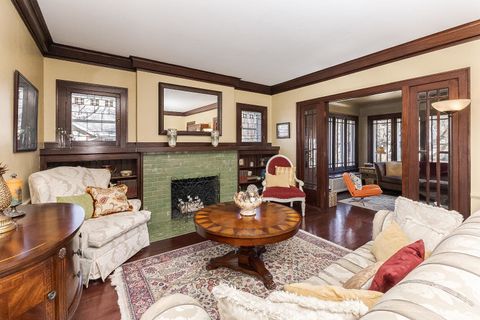 Tiny photo for 1926 E Oakland Avenue, Bloomington, IL 61701 (MLS # 12570329)