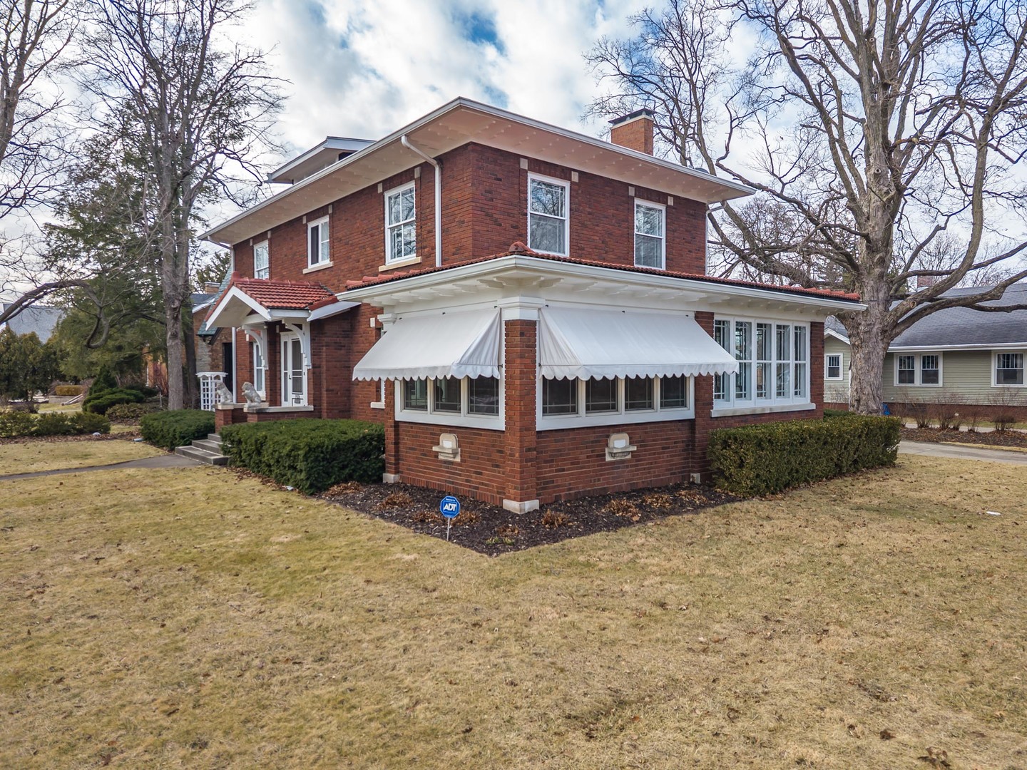 1926 E Oakland Avenue