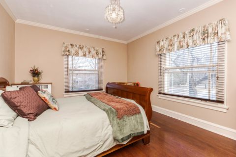 Tiny photo for 1926 E Oakland Avenue, Bloomington, IL 61701 (MLS # 12570329)