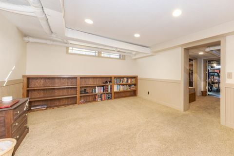 Tiny photo for 1926 E Oakland Avenue, Bloomington, IL 61701 (MLS # 12570329)