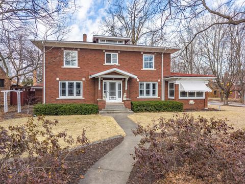 Tiny photo for 1926 E Oakland Avenue, Bloomington, IL 61701 (MLS # 12570329)