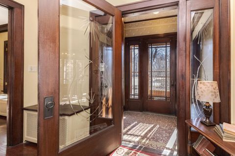 Tiny photo for 1926 E Oakland Avenue, Bloomington, IL 61701 (MLS # 12570329)