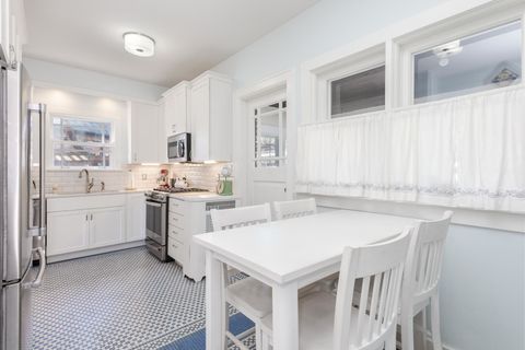 Tiny photo for 1926 E Oakland Avenue, Bloomington, IL 61701 (MLS # 12570329)