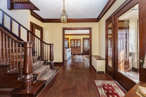 Tiny photo for 1926 E Oakland Avenue, Bloomington, IL 61701 (MLS # 12570329)