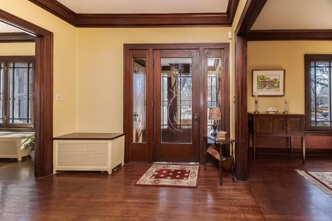 Tiny photo for 1926 E Oakland Avenue, Bloomington, IL 61701 (MLS # 12570329)