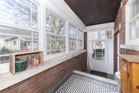 Tiny photo for 1926 E Oakland Avenue, Bloomington, IL 61701 (MLS # 12570329)