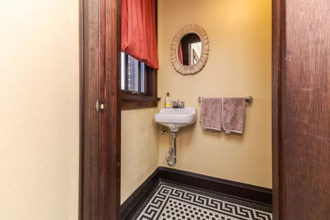 Tiny photo for 1926 E Oakland Avenue, Bloomington, IL 61701 (MLS # 12570329)