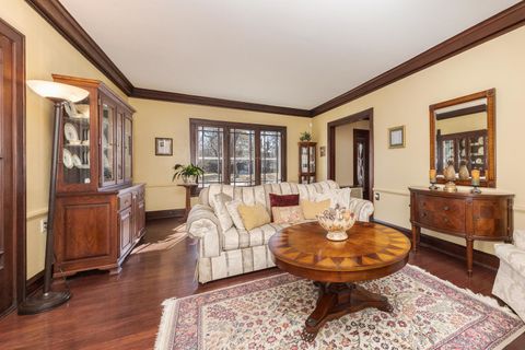 Tiny photo for 1926 E Oakland Avenue, Bloomington, IL 61701 (MLS # 12570329)