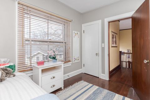 Tiny photo for 1926 E Oakland Avenue, Bloomington, IL 61701 (MLS # 12570329)