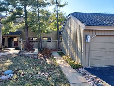 2 beds bed, 3 baths bath property at 787 Oak Hill Road 467, Lake Barrington, IL 60010