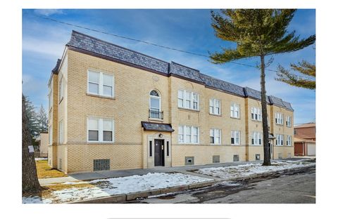 5709 W Seminole Street 1 Chicago IL 60646