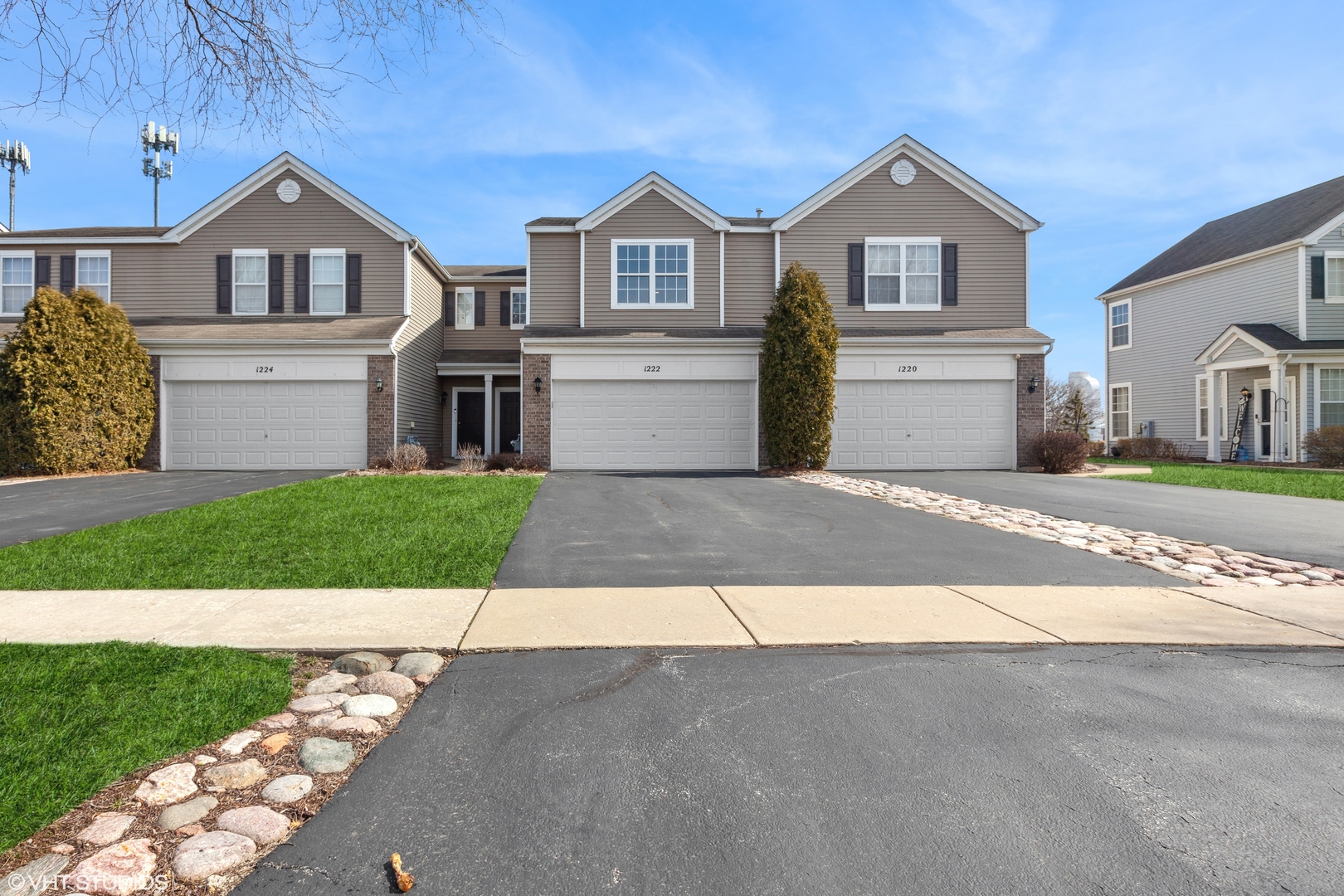 View Plainfield, IL 60586 townhome