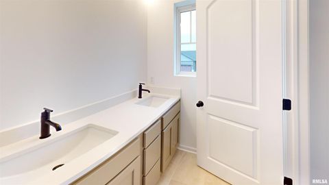 Tiny photo for 5940 BUTTERFIELD Drive, Bettendorf, IA 52722 (MLS # QC4268525)