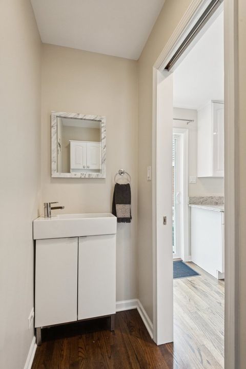 Tiny photo for 3315 N Racine Avenue #D, Chicago, IL 60657 (MLS # 12618603)