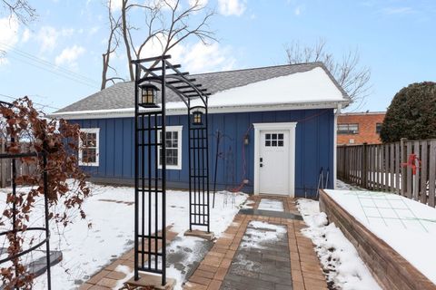 Tiny photo for 205 W Cook Avenue, Libertyville, IL 60048 (MLS # 12634943)