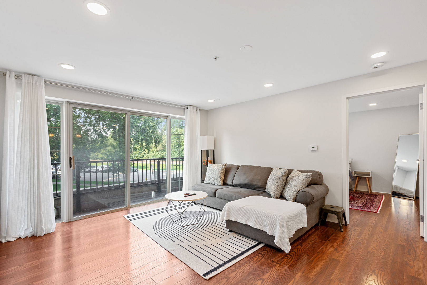 1800 Dewes Street 201