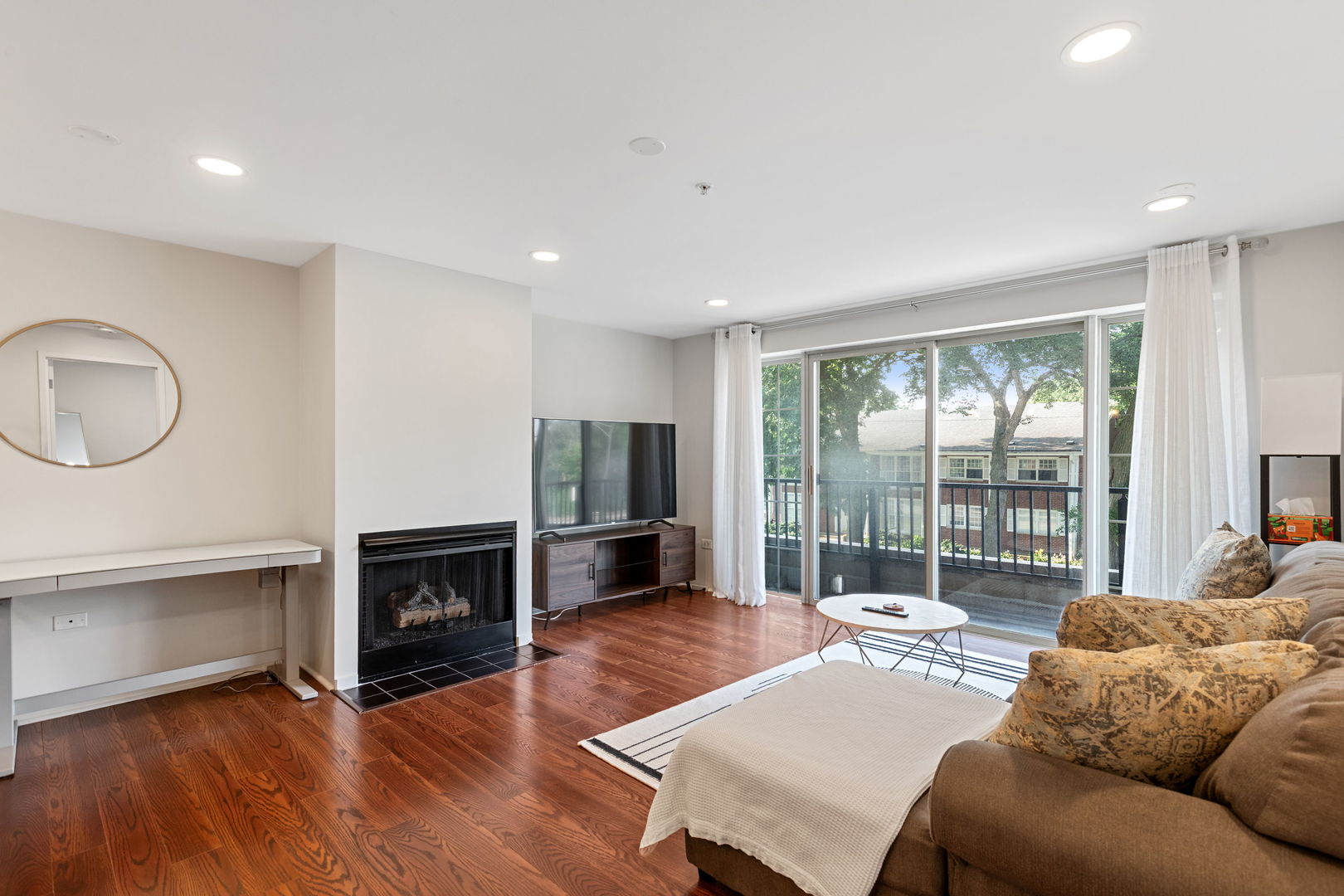 1800 Dewes Street 201