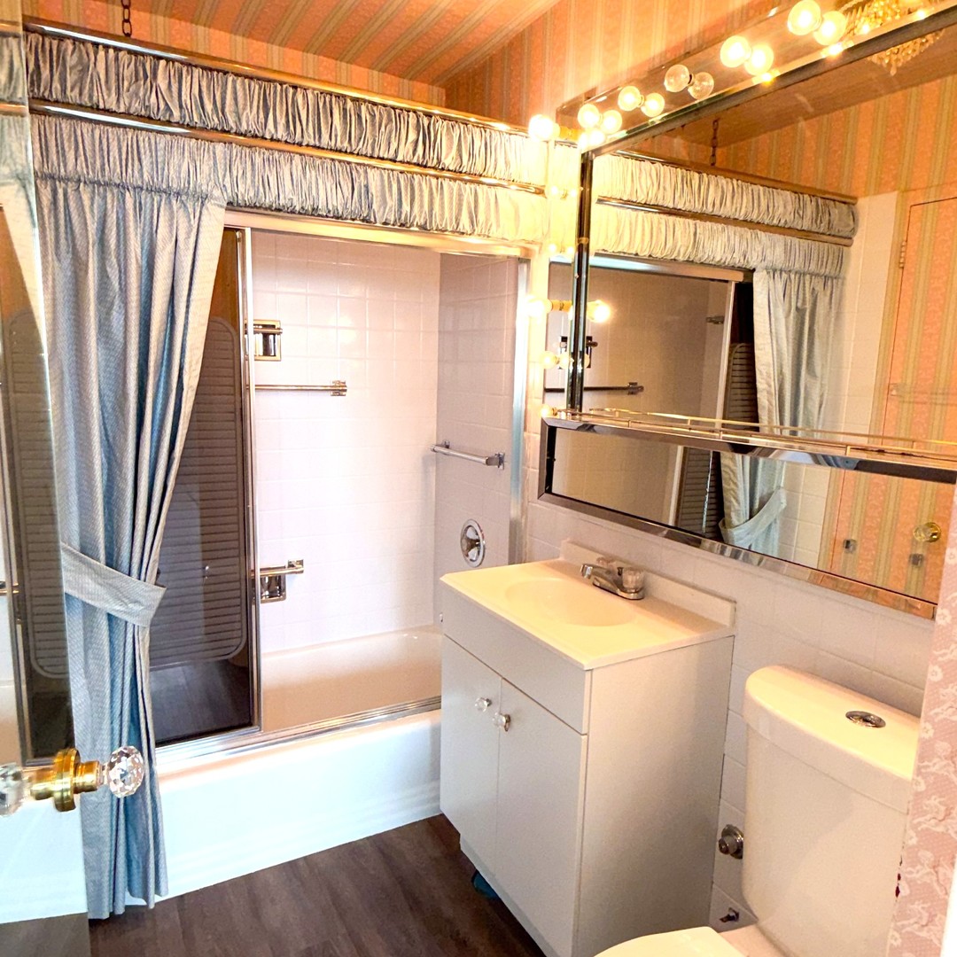 6301 N Sheridan Road 24E