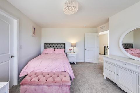 Tiny photo for 27100 Timber Wood Court, Plainfield, IL 60585 (MLS # 12554476)