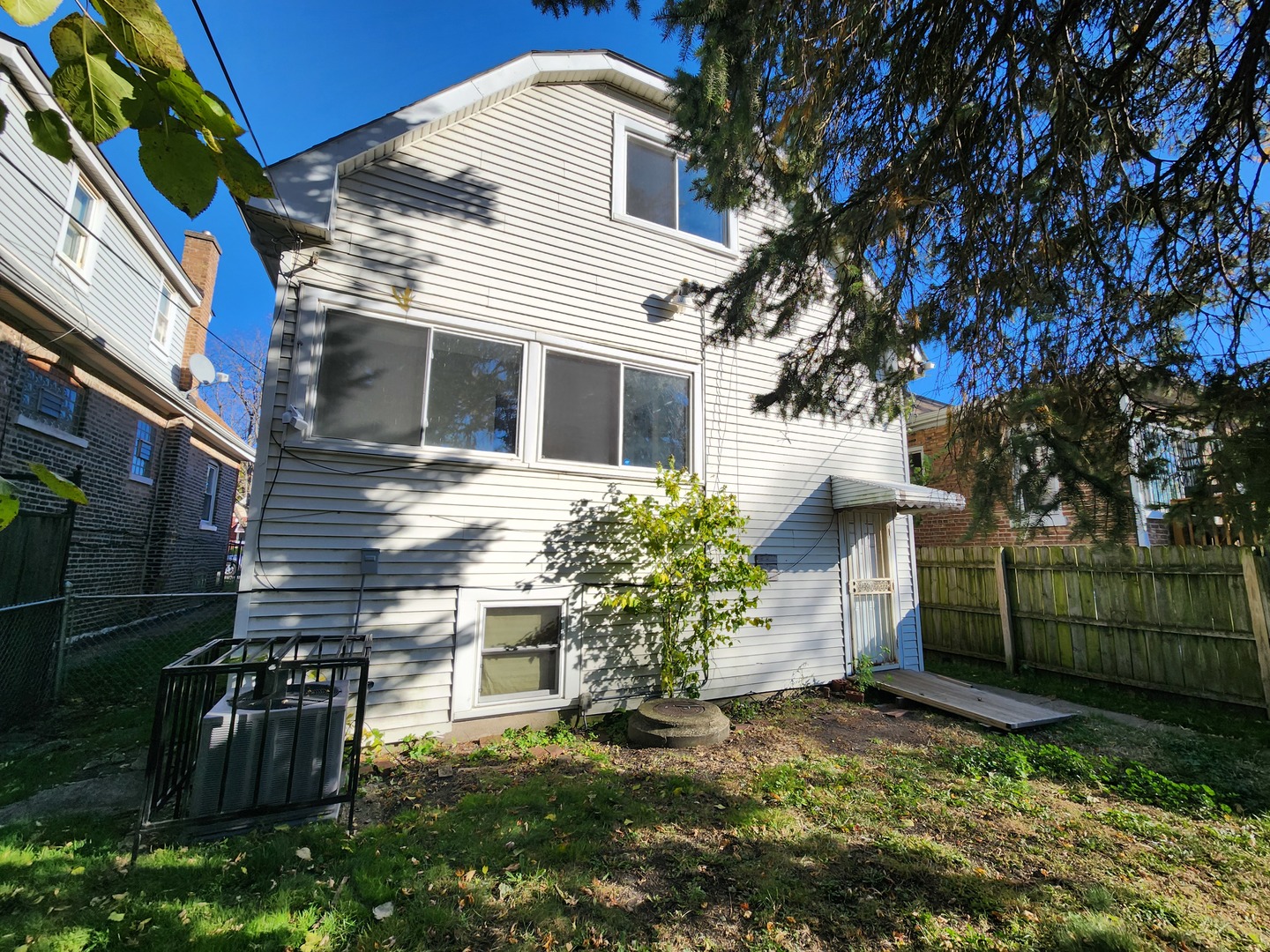 9350 S MANISTEE Avenue