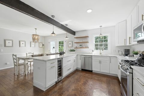 Tiny photo for 10 W 12TH Avenue, Naperville, IL 60563 (MLS # 12459693)