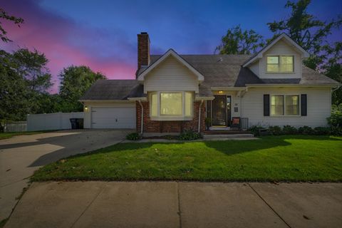 Photo of 10 W 12TH Avenue, Naperville, IL 60563 (MLS # 12459693)