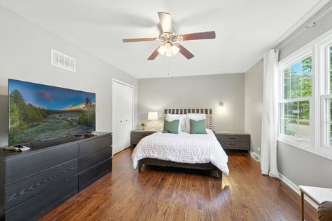 Tiny photo for 10 W 12TH Avenue, Naperville, IL 60563 (MLS # 12459693)