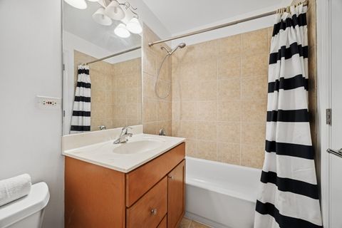 Tiny photo for 422 Pennsylvania Way, Oak Park, IL 60302 (MLS # 12559485)