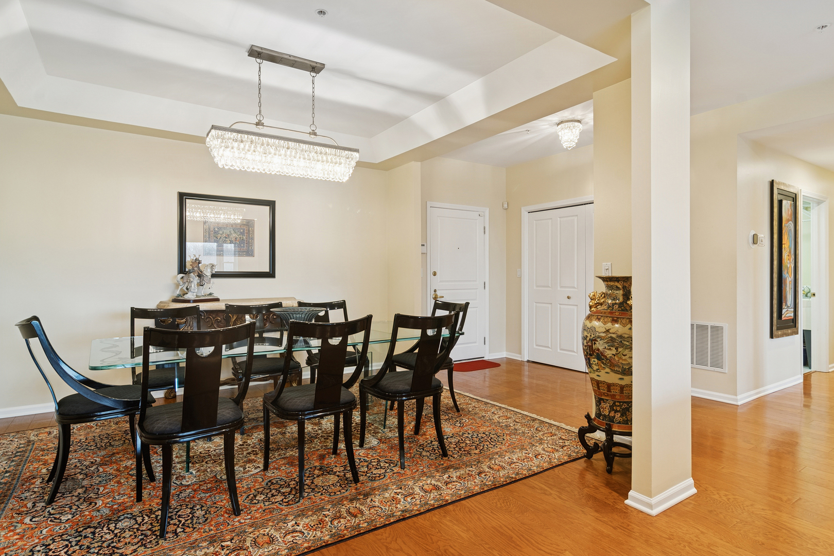 20 Trafalgar Square 401