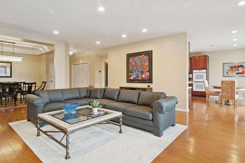 Tiny photo for 20 Trafalgar Square #401, Lincolnshire, IL 60069 (MLS # 12571232)