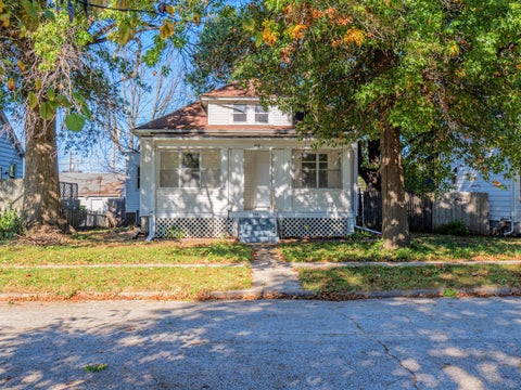 Photo of 430 E 31st Street, Davenport, IA 52803 (MLS # 12787323)
