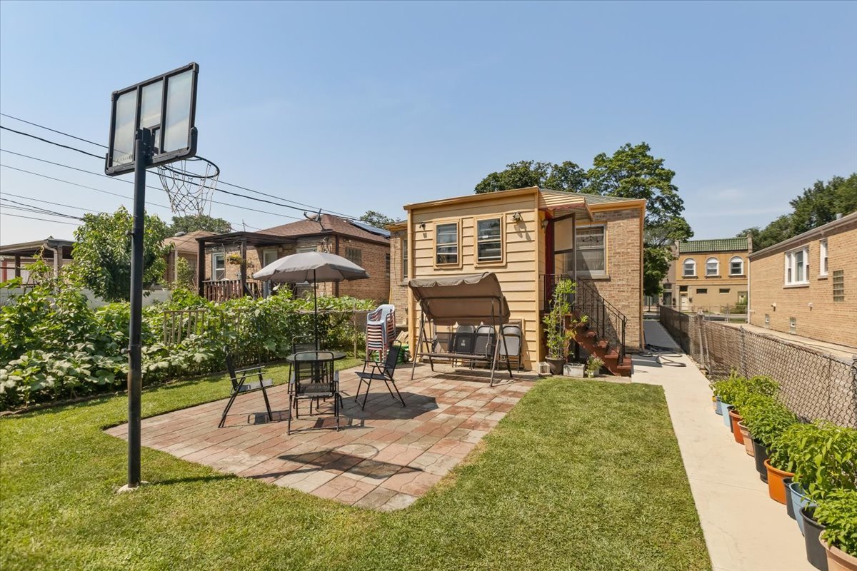 2643 W Pratt Avenue