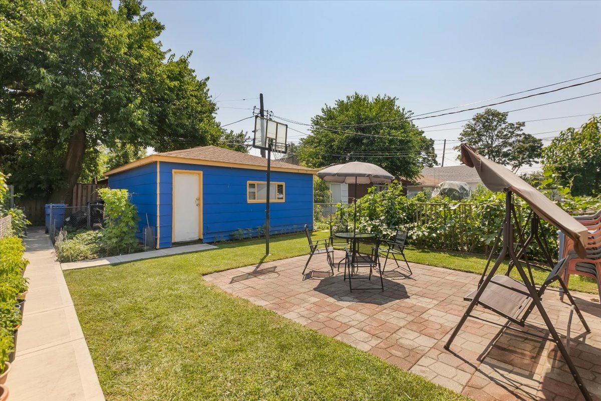 2643 W Pratt Avenue