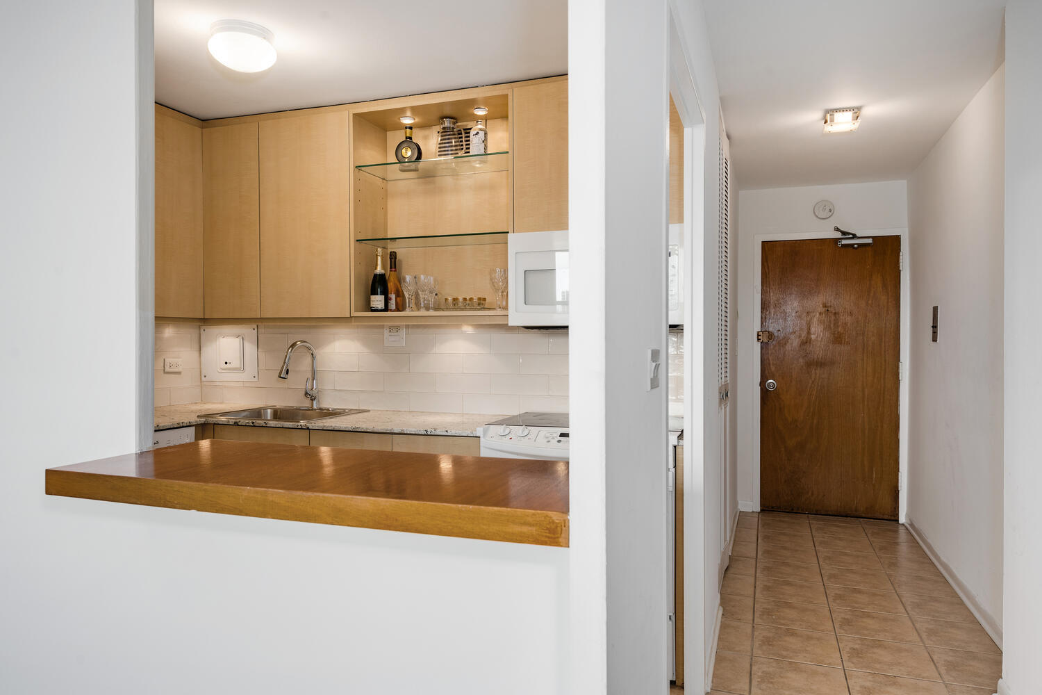 555 W Cornelia Avenue 1405