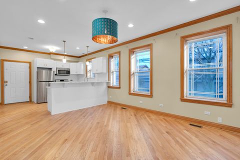 Tiny photo for 7223 N Oakley Avenue #1E, Chicago, IL 60645 (MLS # 12587301)