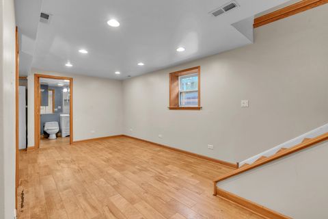 Tiny photo for 7223 N Oakley Avenue #1E, Chicago, IL 60645 (MLS # 12587301)