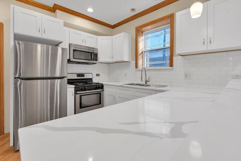 Tiny photo for 7223 N Oakley Avenue #1E, Chicago, IL 60645 (MLS # 12587301)