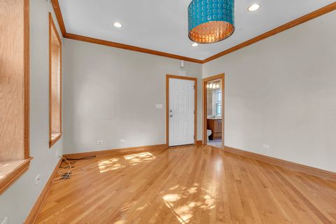 Tiny photo for 7223 N Oakley Avenue #1E, Chicago, IL 60645 (MLS # 12587301)