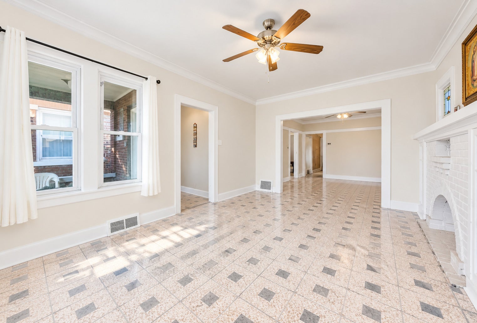 3116 W 54th Place