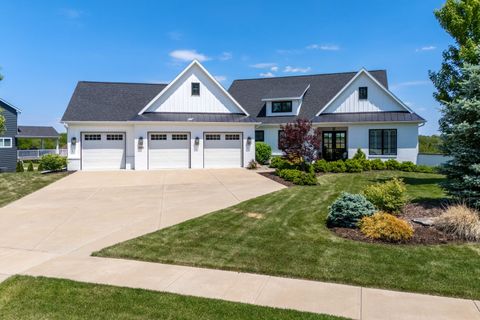 Photo of 5235 Pigeon Creek Trail, Bettendorf, IA 52722 (MLS # 12663759)