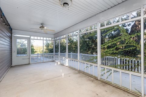 Tiny photo for 542 Chapel Street, Ottawa, IL 61350 (MLS # 12490497)