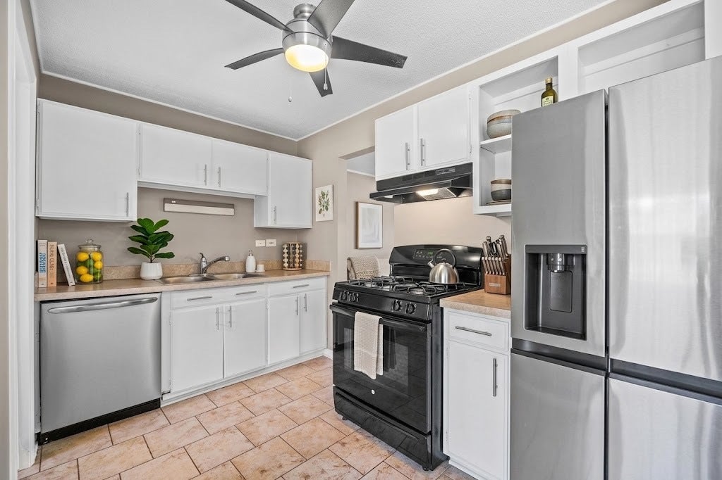 1194 Windsor Lane