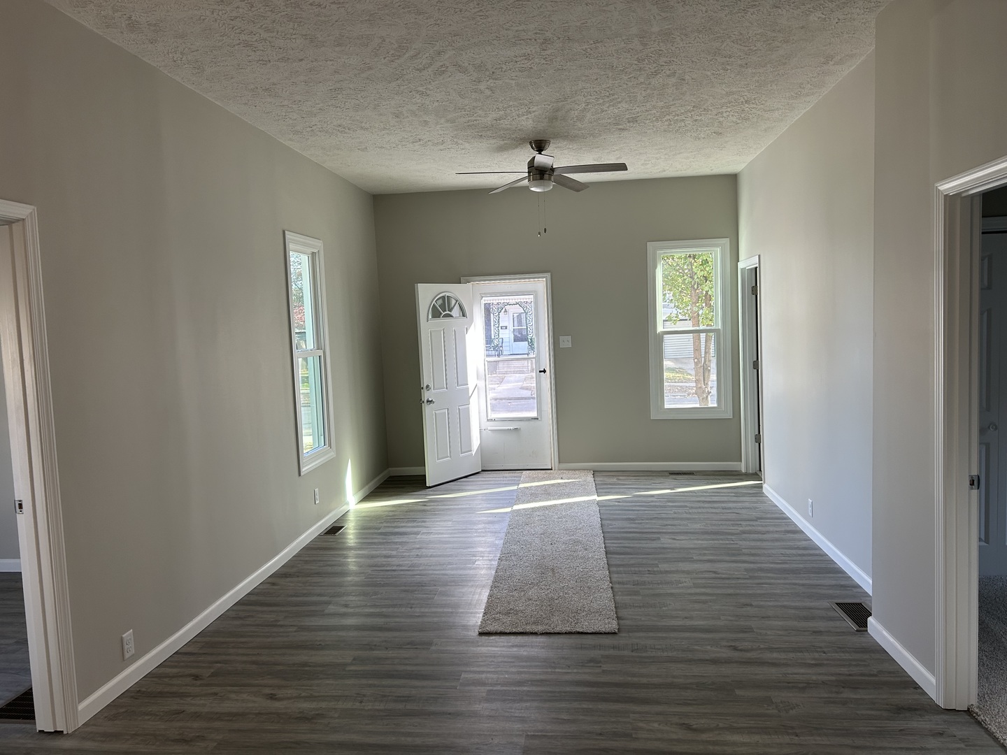 Bloomington, Illinois 61701, United States, 3 Bedrooms Bedrooms, ,2 BathroomsBathrooms,Residential,Active,244870