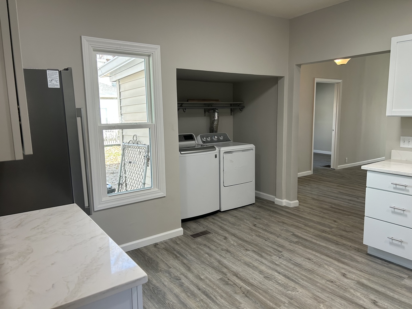 Bloomington, Illinois 61701, United States, 3 Bedrooms Bedrooms, ,2 BathroomsBathrooms,Residential,Active,244870